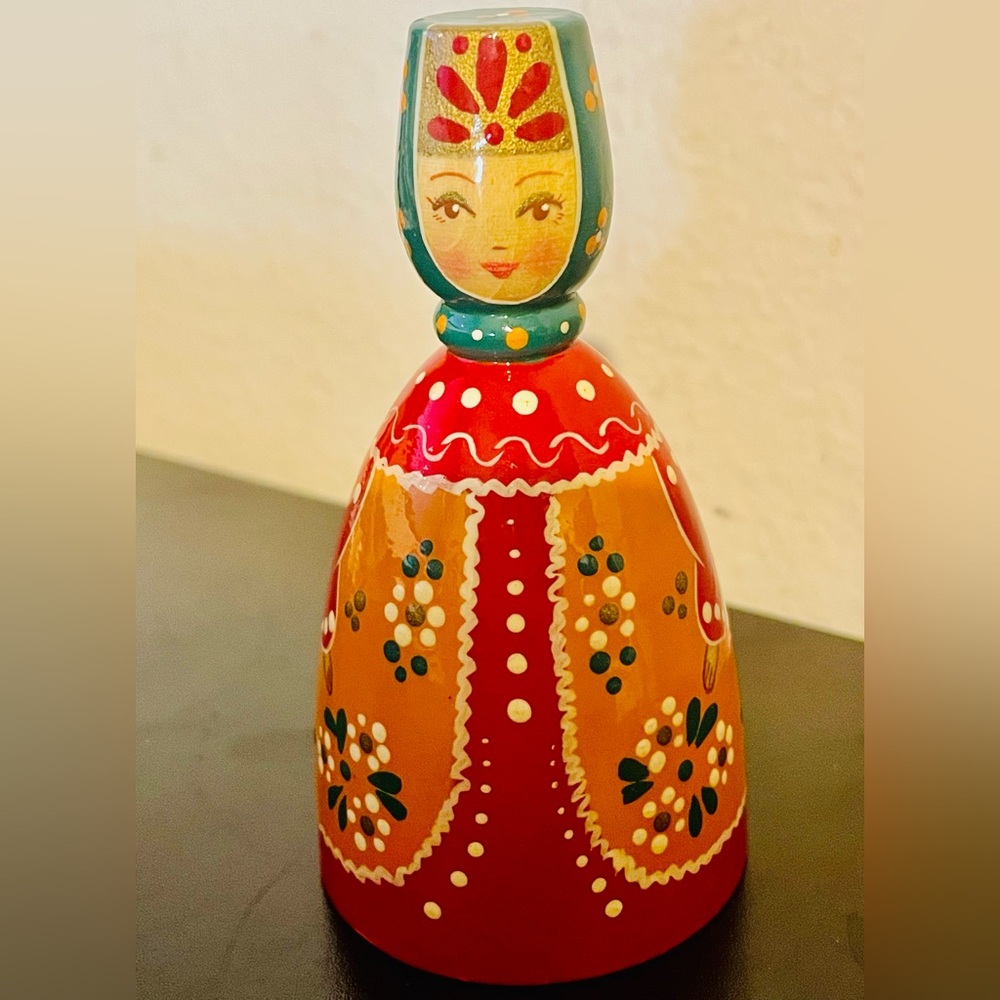 🔴Handcrafted Artisan Peg Wood Doll - Picture 3 of 10